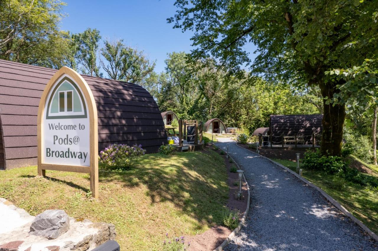 Pods At Broadway Villa Laugharne Kültér fotó